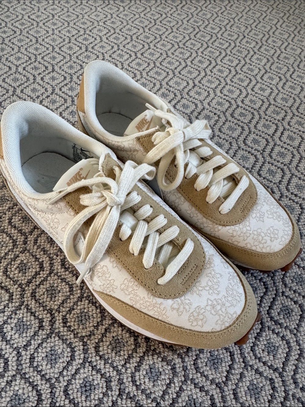 Nike Women’s Cream and Tan Floral-Print Sneakers - DR5556-200 Model